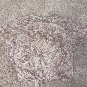 Cropped animal print top L